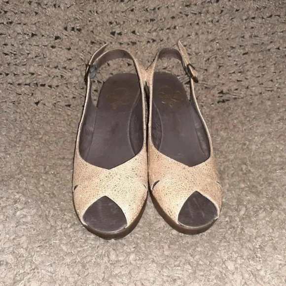 KARSTON (EMILIE KARSTON NOW)-Cracked Gold Leather Slingbacks-Sz 39-NWOB - Picture 3 of 7
